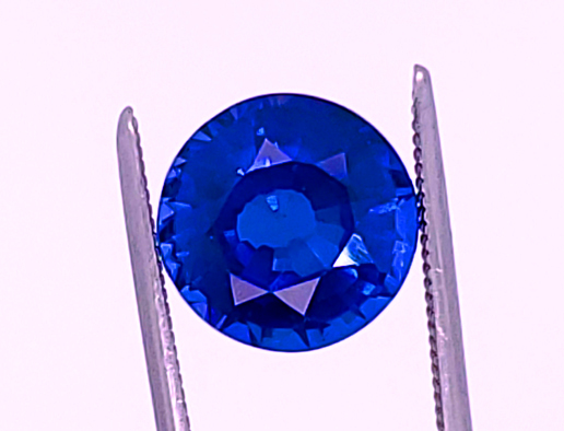 glowing blue 3.96ct round sapphire