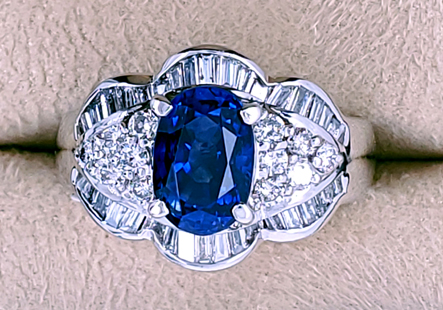 certed 2.50ct Sapphire in Platinum with 1ct of diamonds